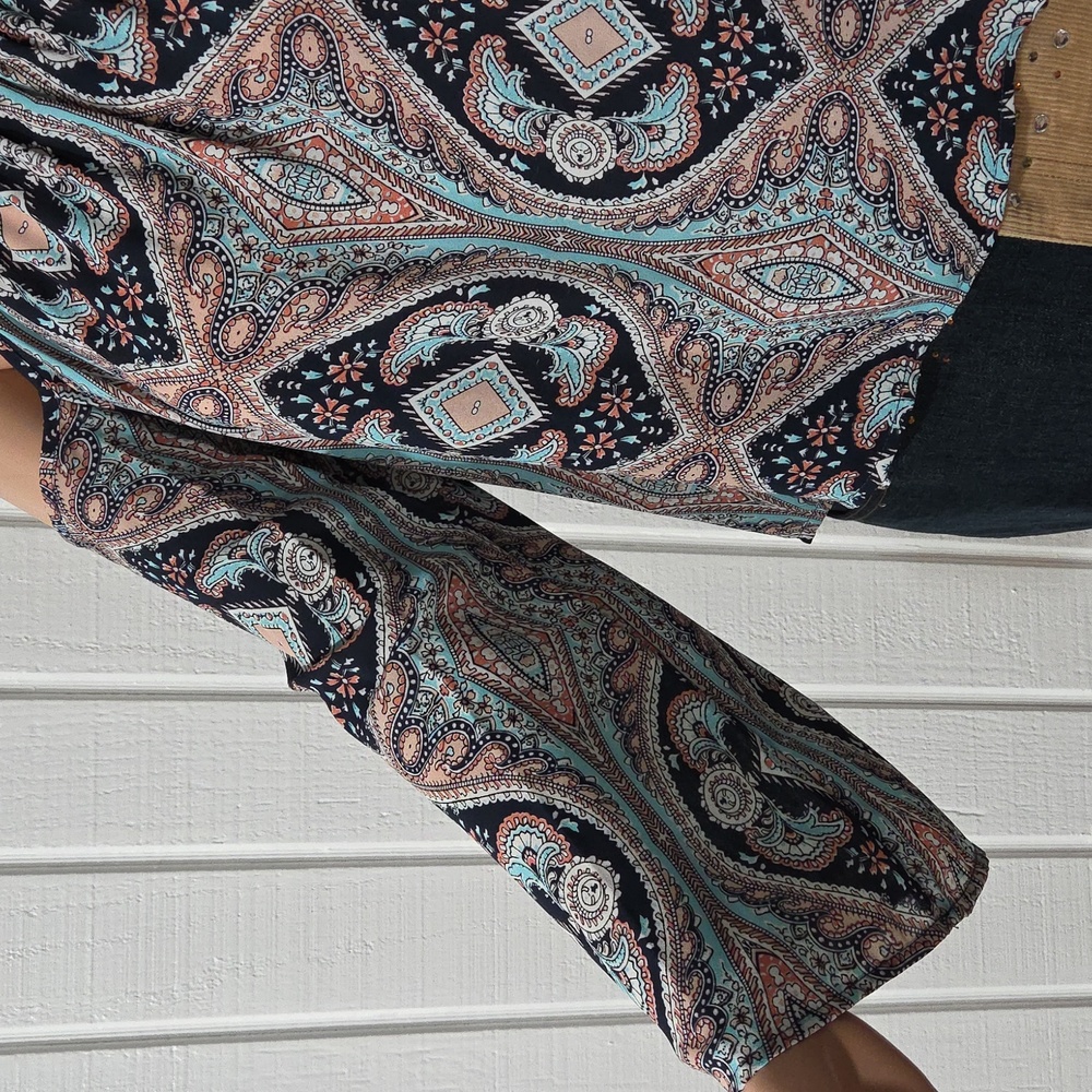 Design Lab Cold Shoulder Top - Picture 3 of 5